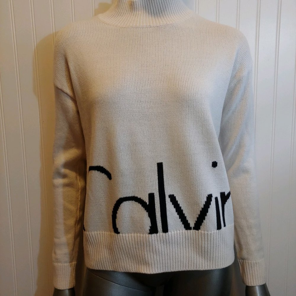 284. Calvin Klein Off White Sweater w/Calvin on it - M